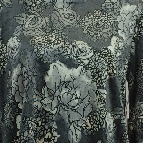 Wild Pearl Printed Velour Blouse SZ L NWT - Picture 4 of 7
